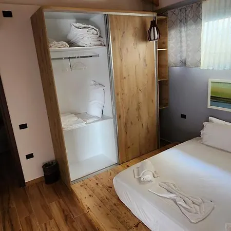 Villa 369 *